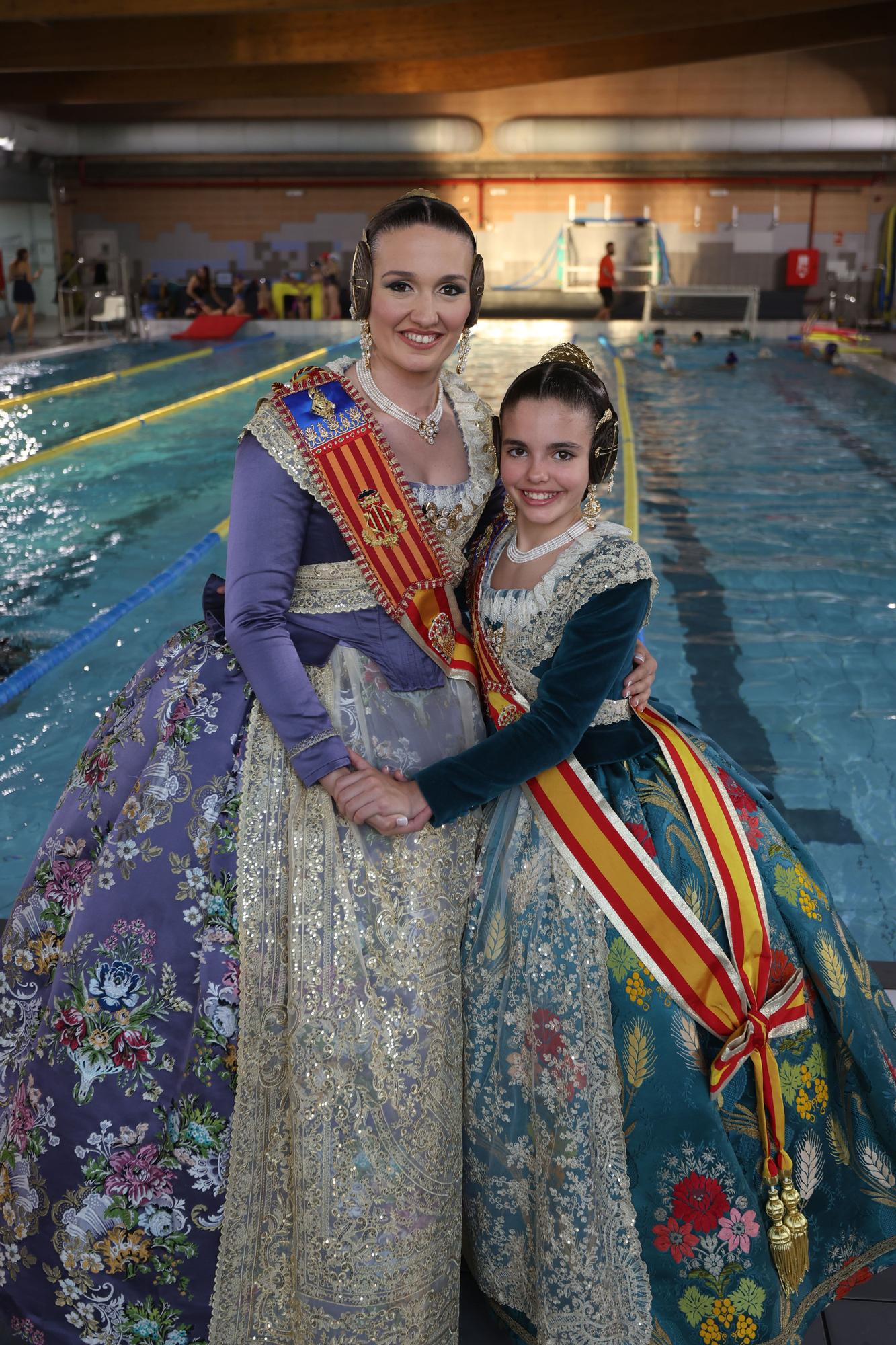 La Fallera Mayor de València, en su piscina