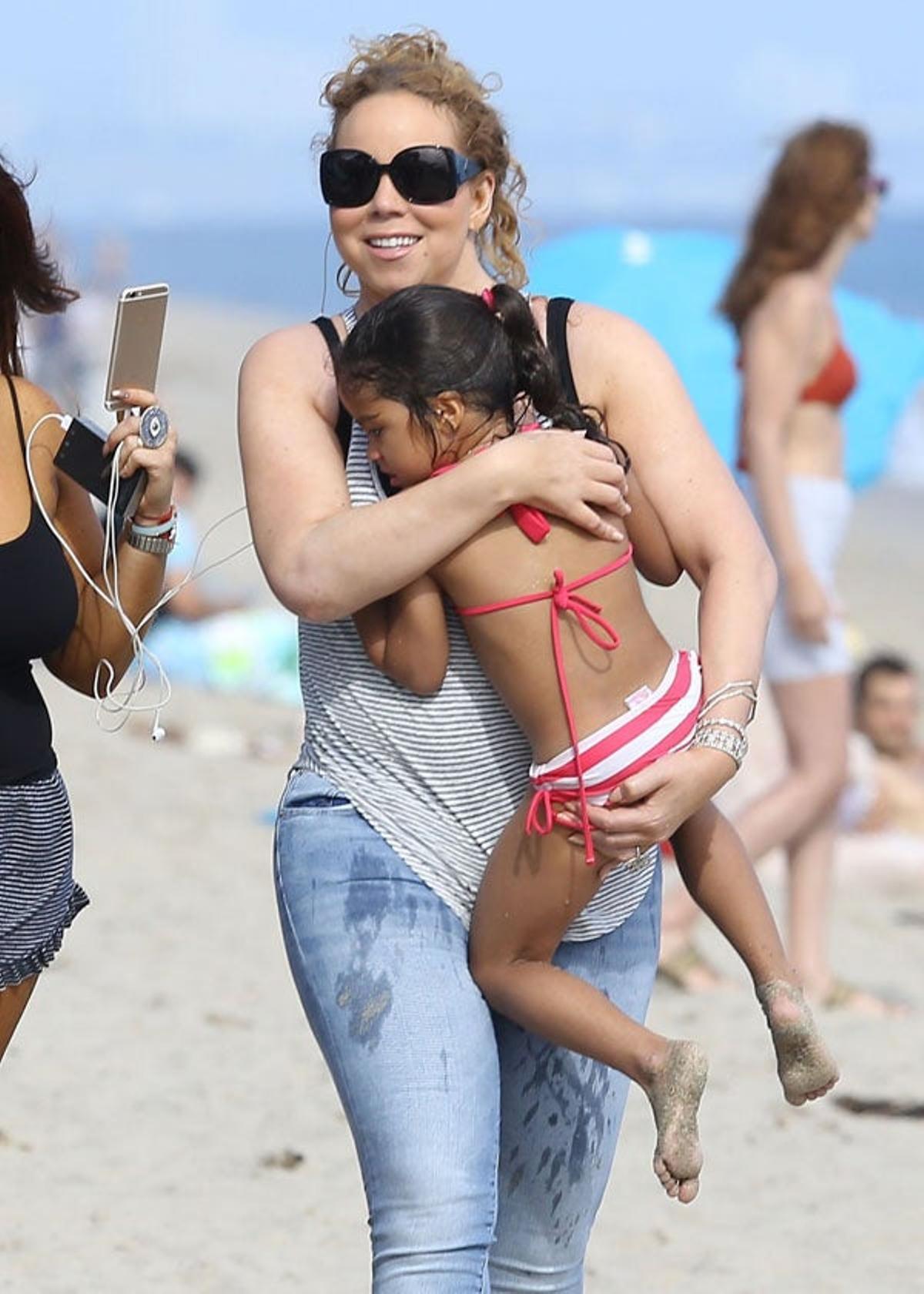 Mariah Carey disfruta de un día de playa con sus gemelos