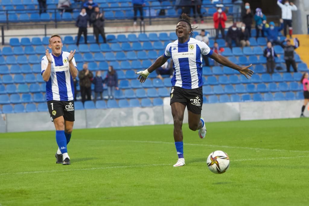 (2-1) El Hércules crece en el Rico Pérez y supera con claridad al Águilas