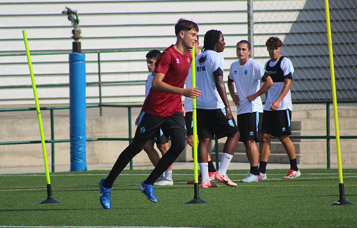 Entrenamiento del Castellón B en el campo B de Gaetà Huguet esta pretemporada.