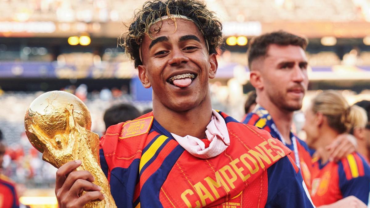 Lamine Yamal, con la Copa del Mundo