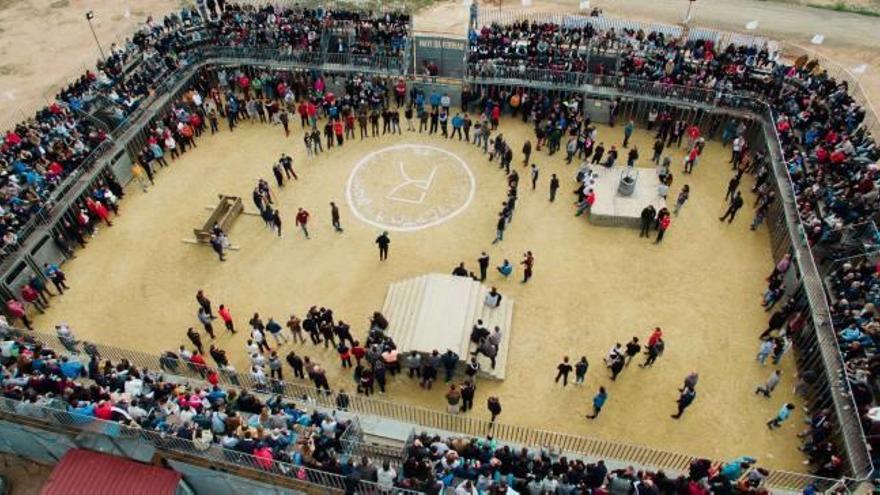 La plaza en un momento del homenaje.