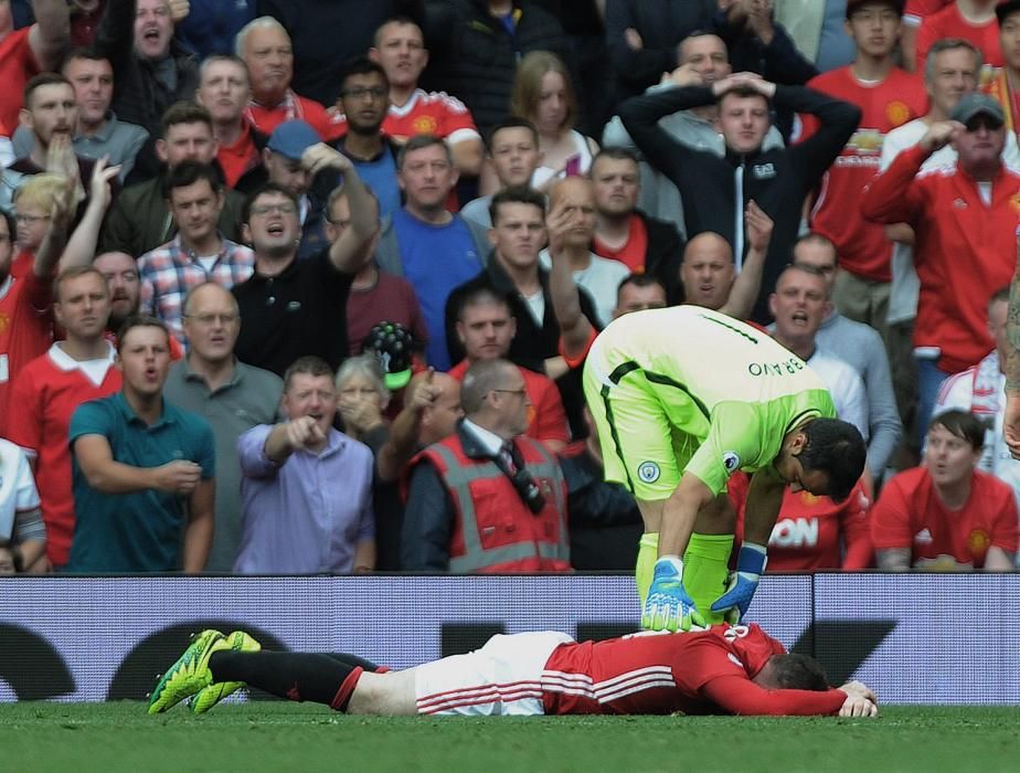 El Manchester City se impuso (1-2) este sábado al Manchester United en el derbi que abría la cuarta jornada de Premier League, en un encuentro marcado por el enfrentamiento entre Mourinho y Guardiola.