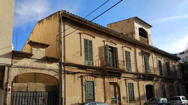 El edificio de Gaspar Reynés situado en la calle Bisbe Massanet.