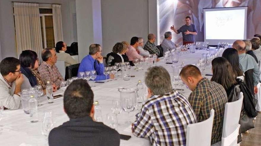 La Asociación de Sumilleres indaga en los vinos de la DOP Sierra de Salamanca