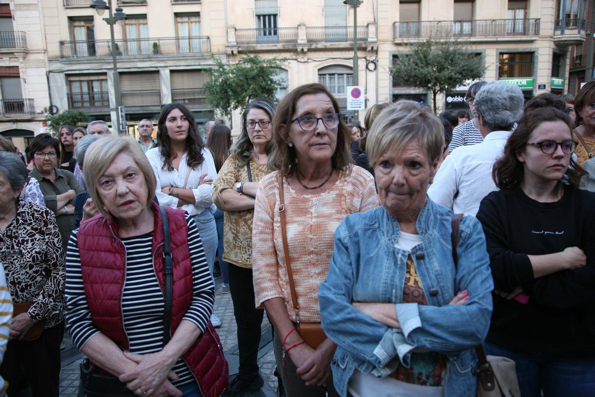 Rabia y dolor en la concentración contra la violencia de género en Alcoy