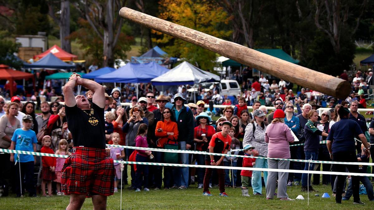 El lanzamiento de troncos es la prueba más icónica de los juegos de las Tierras Altas de Escocia.