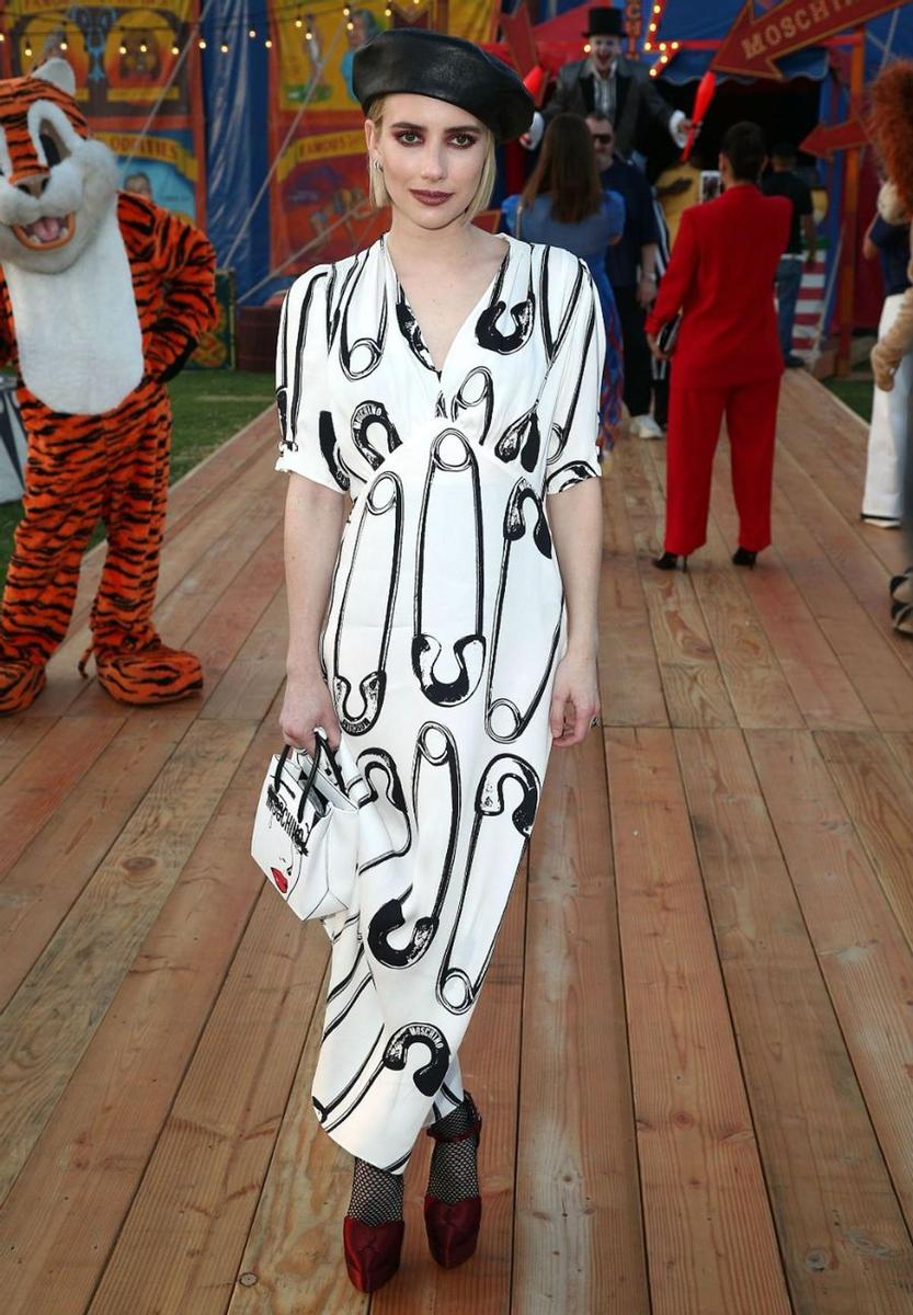 Emma Roberts en el desfile de la colección crucero 2019 de Moschino