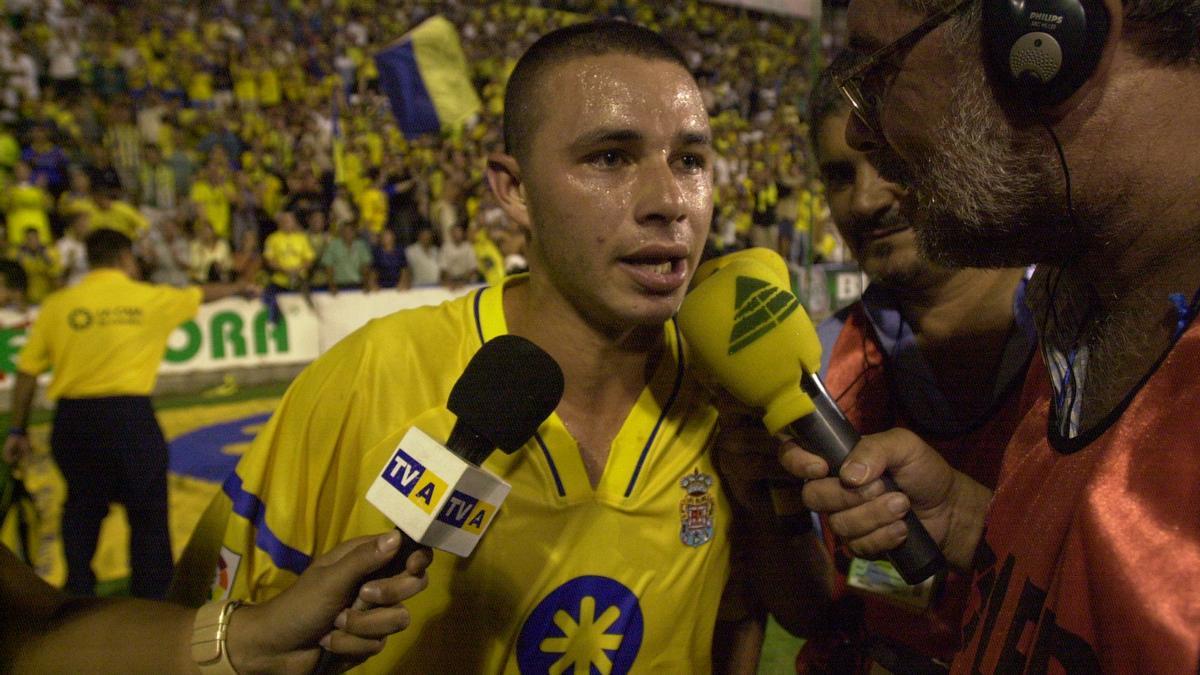 Rubén Castro, en octubre de 2001, en el Insular, en su estreno como bigoleador ante el Real Madrid.