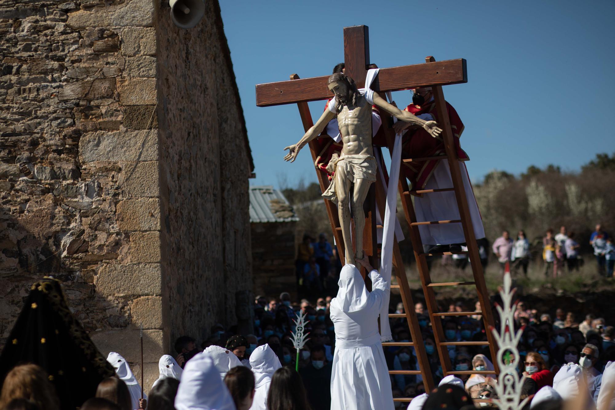 GALERÍA | La procesión del Santo Entierro de Bercianos de Aliste, en imágenes