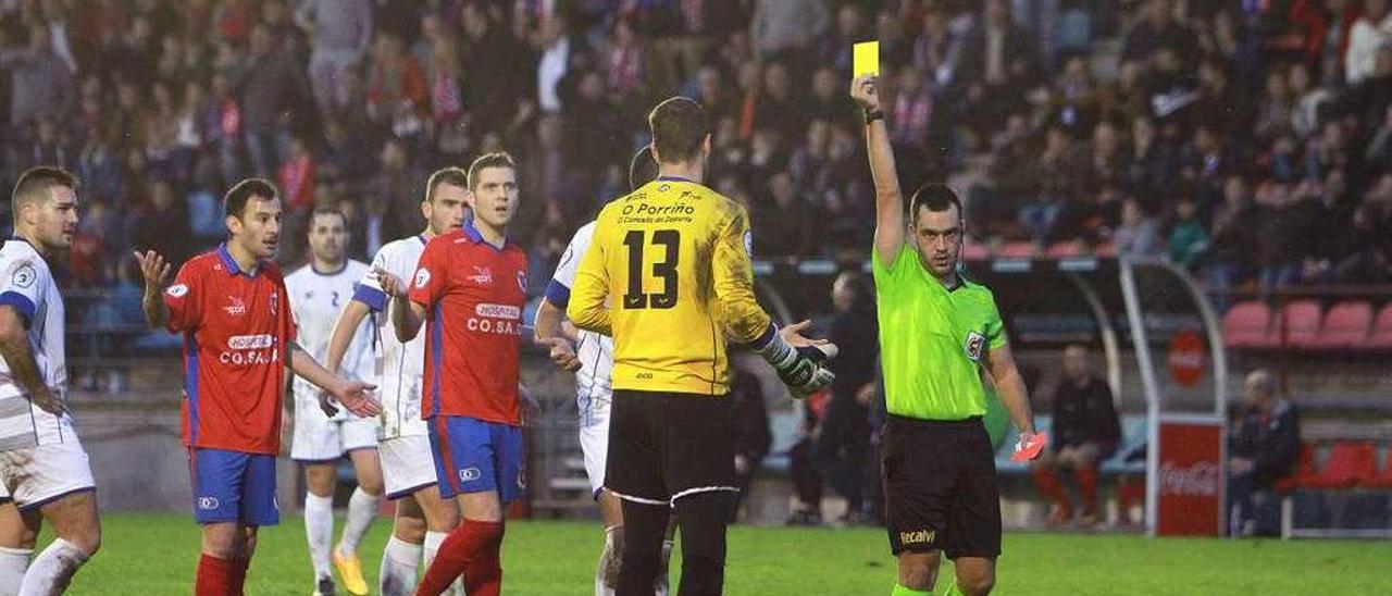 El último partido en el estadio de O Couto entre la Unión Deportiva Ourense y el Porriño. // Iñaki Osorio