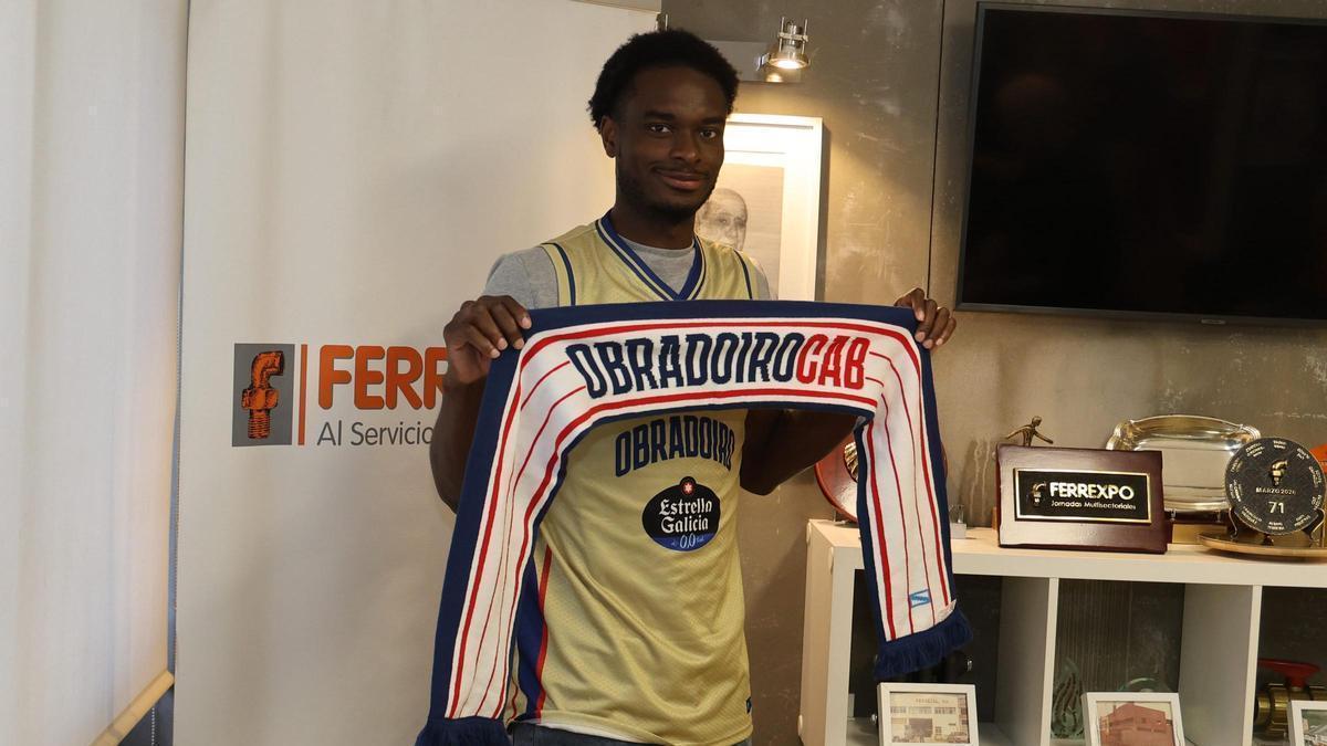 Caleb Agada en su presentación con el Monbus Obradoiro en Ferrecal.
