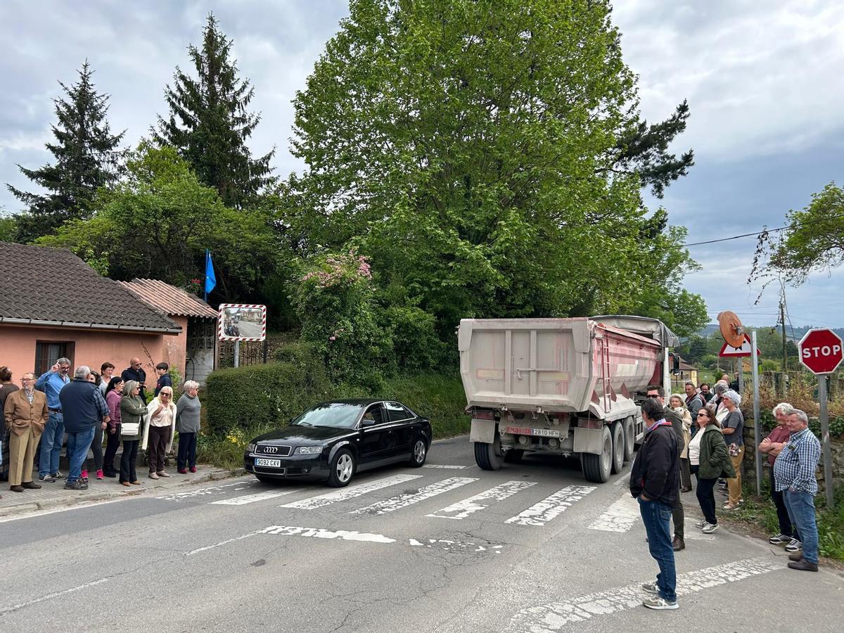 Protesta vecinos de San Cucao por el tráfico