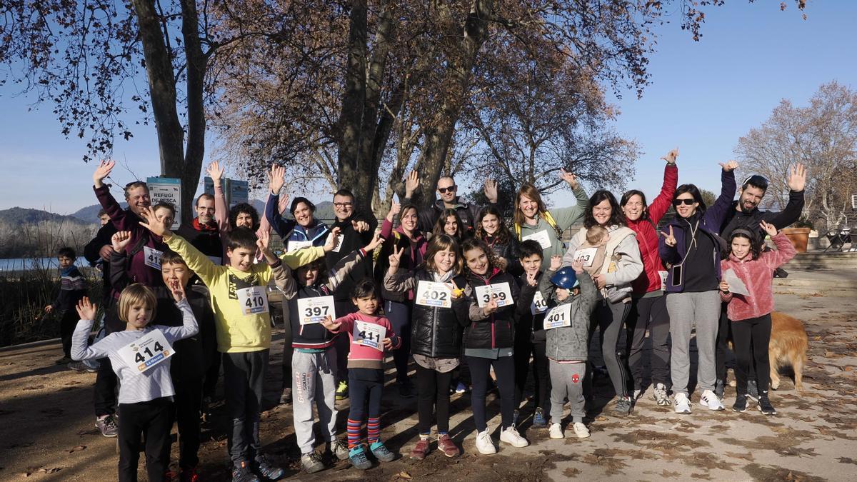 Participants a les 1000 voltes a l’Estany de Banyoles en el marc de la Marató de TV3