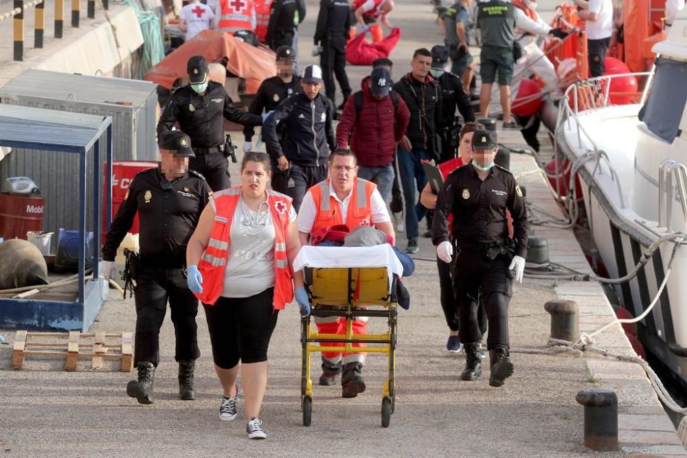 Llegan 6 personas rescatadas en una patera a Cartagena