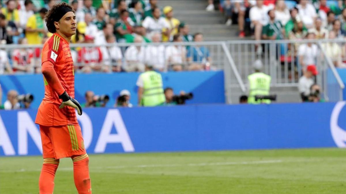 Guillermo Ochoa decepcionado tras la eliminación de su selección en Rusia