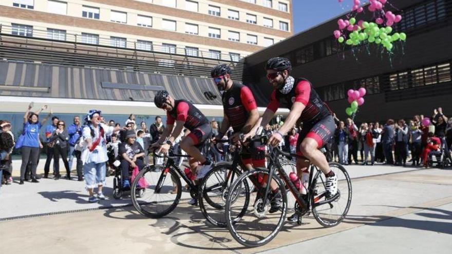 Dani Rovira pedalea hasta el Vaticano por el síndrome de Rett