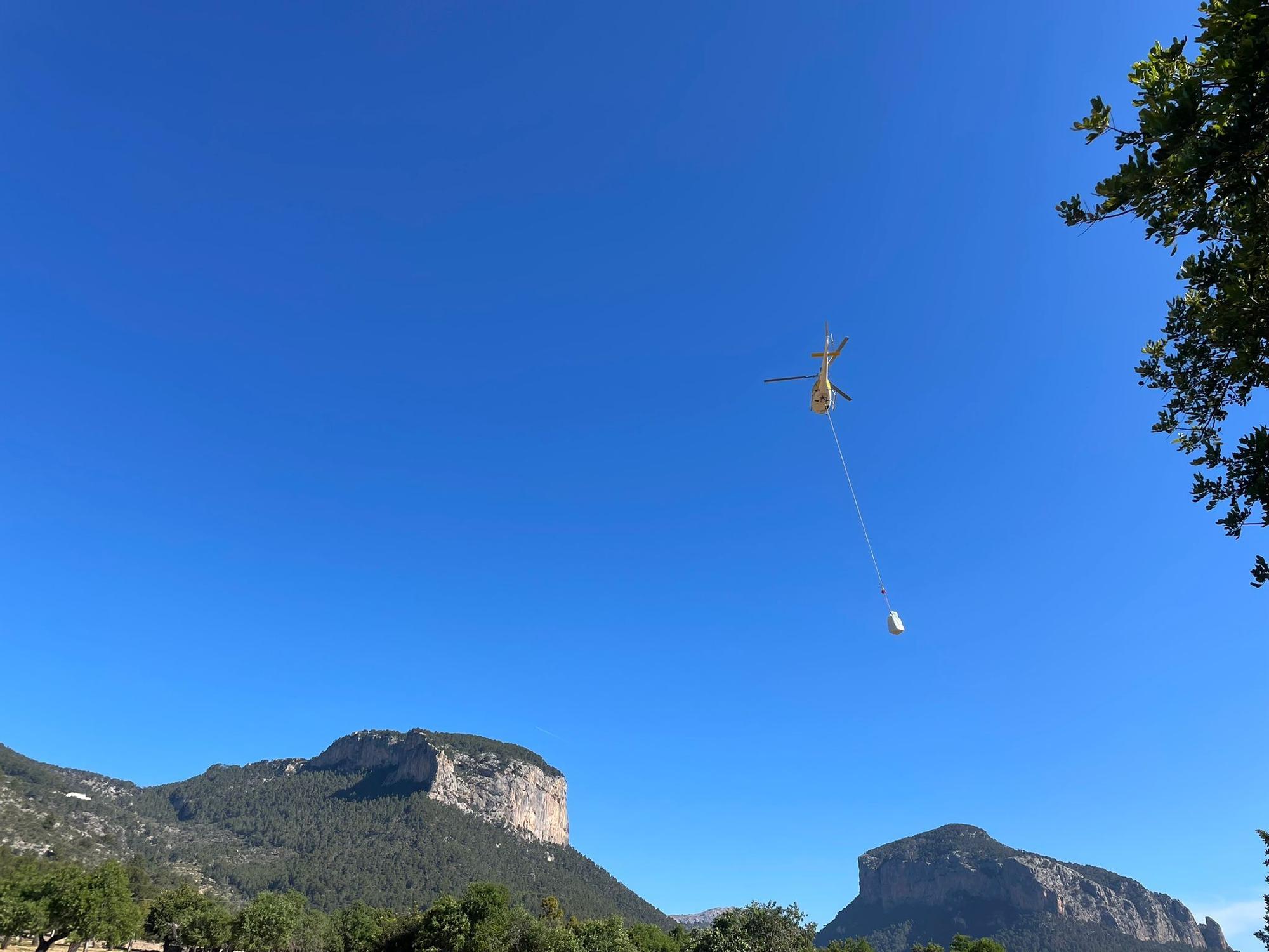 La retirada de residuos del Castell d'Alaró, en imágenes