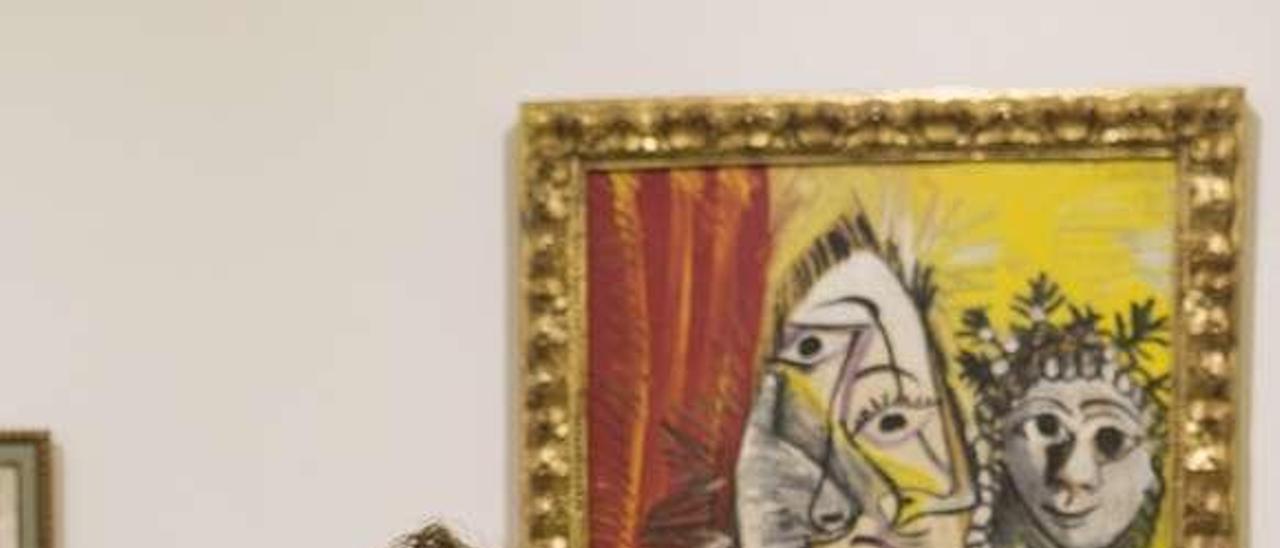 María Jesús Queipo, ante &quot;El mosquetero con espada y amorcillo&quot; de Picasso.