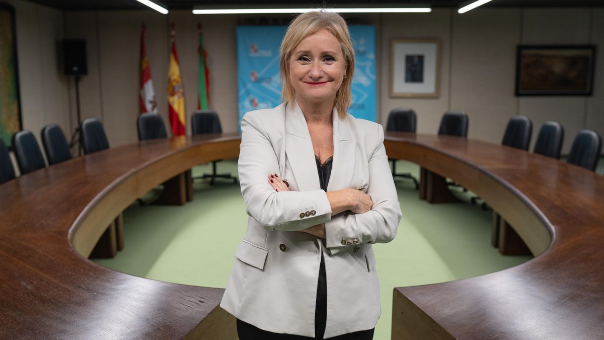 Leticia Garcia Sánchez, en la sala principal de reuniones de la Junta en Zamora.