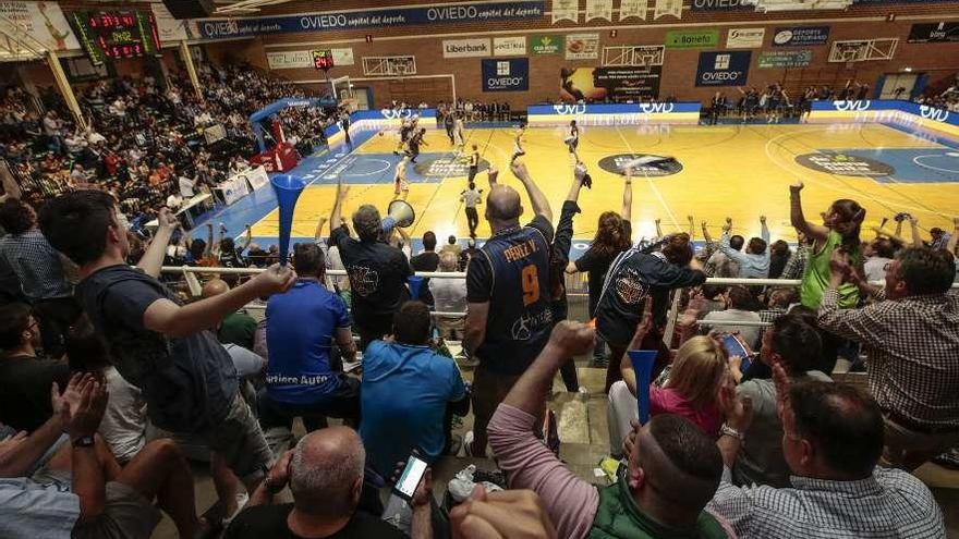 Aspecto de Pumarín durante el play-off de ascenso ante el Palencia.