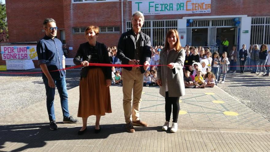 La inauguración de la feria del colegio Conmeniño.