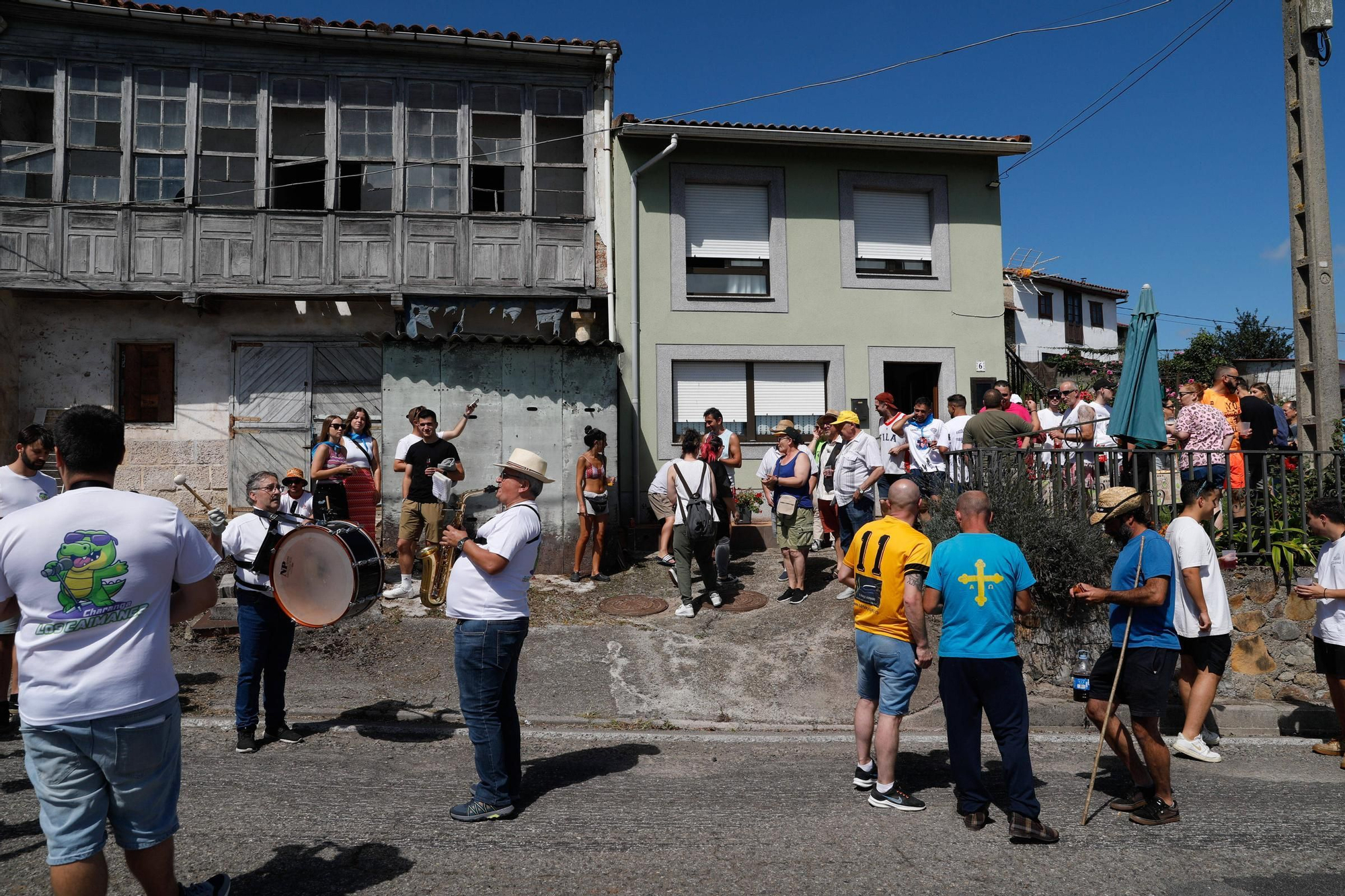 EN IMÁGENES: los vecinos de La Peral celebran "la fiesta de los viejos" con gran espectación