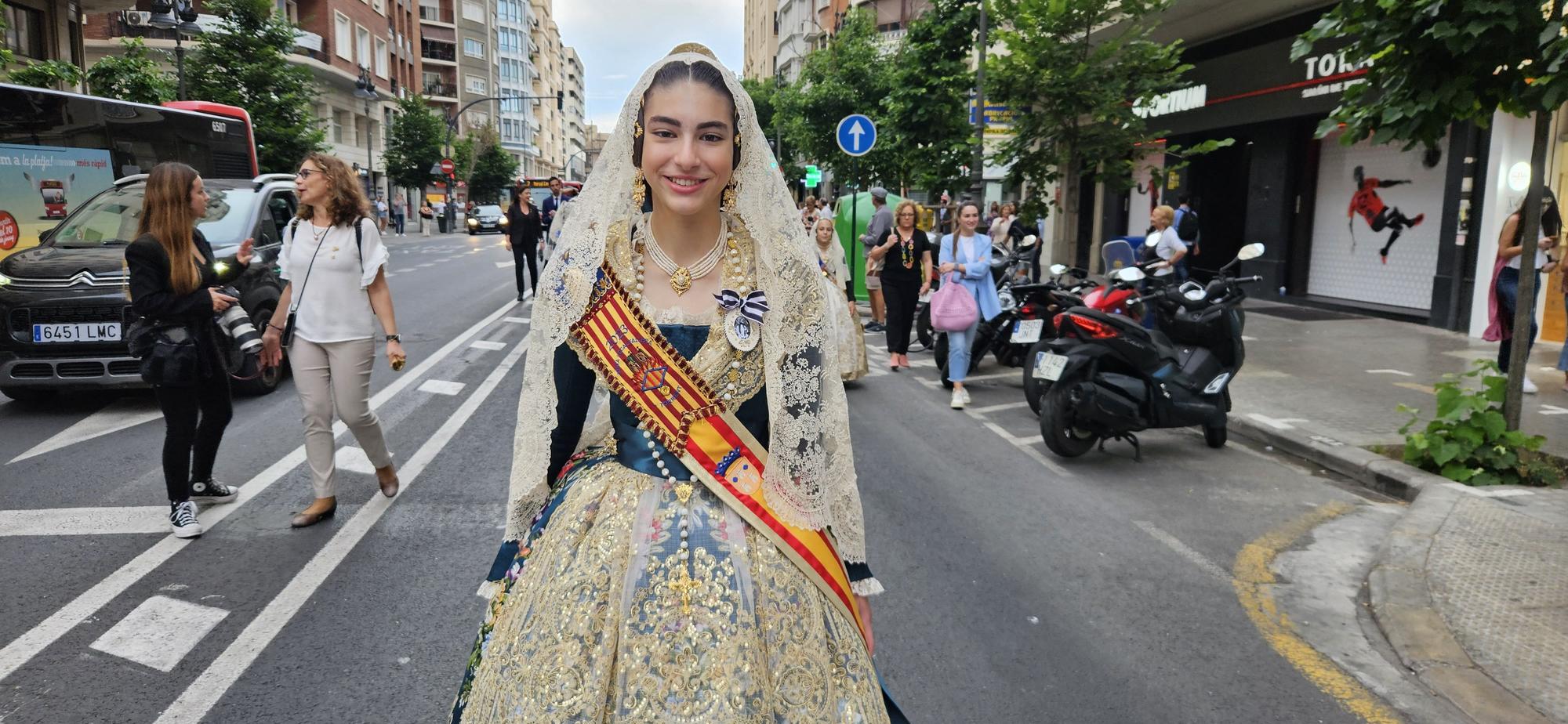 Paula y la corte infantil acompañan al San Vicente Niño