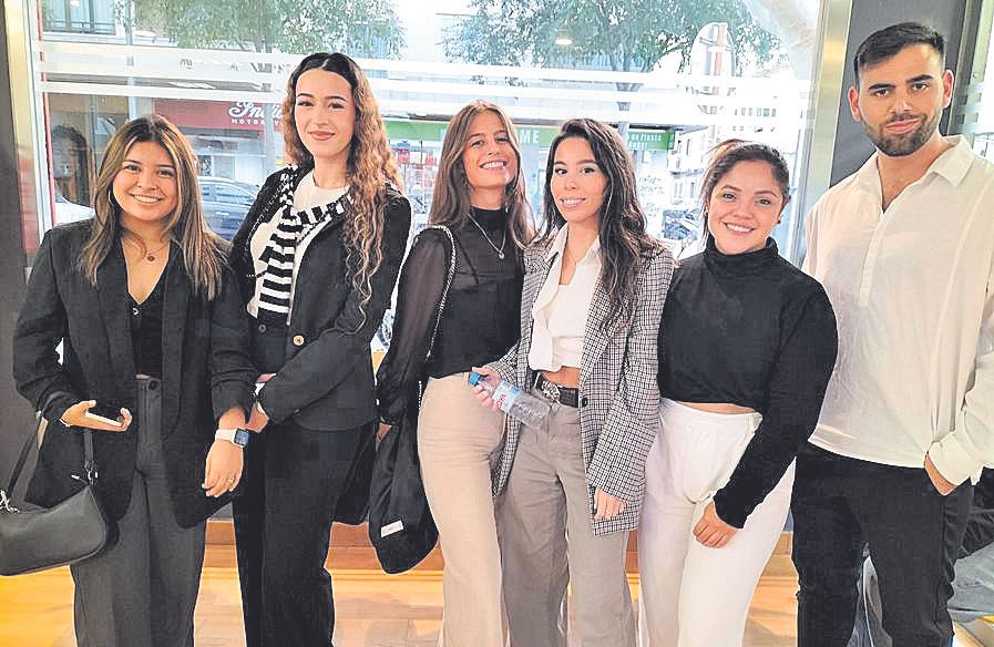 Nuria, Susana, María, Edurne, Catherine y Álvaro.