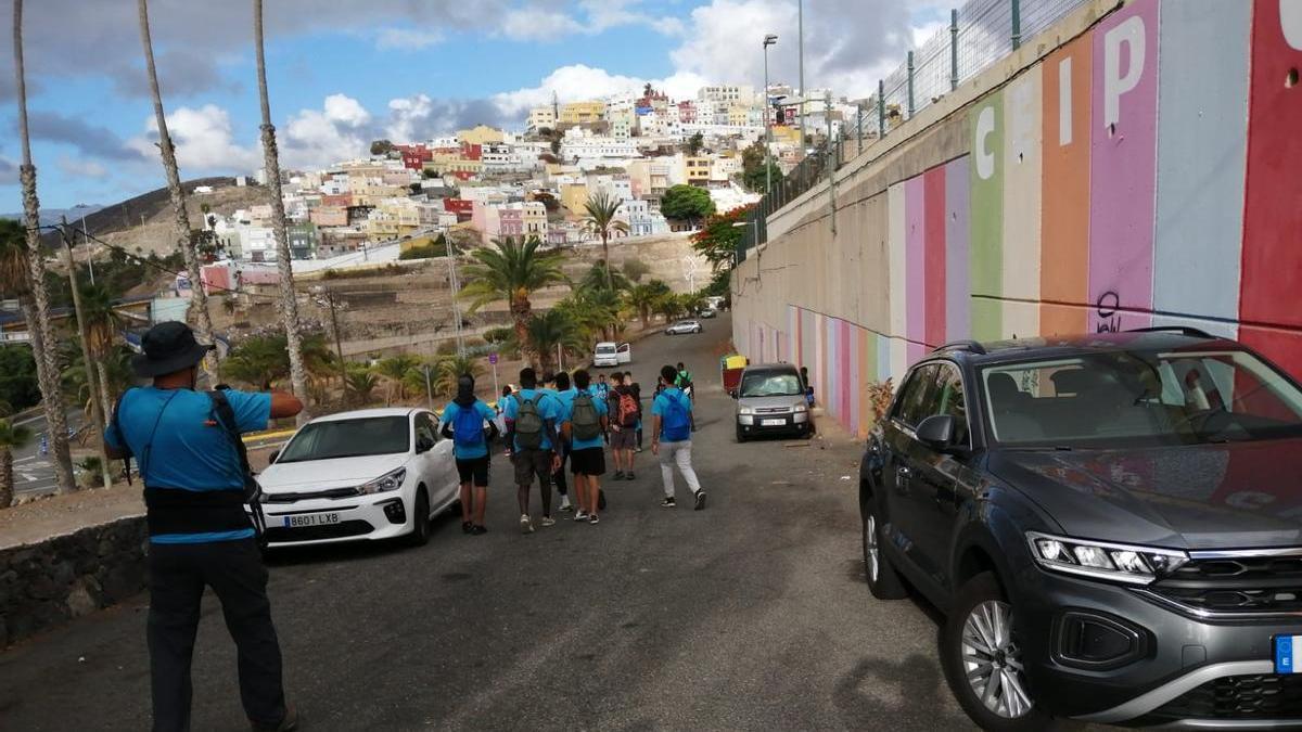 El grupo antes de entrar en el Guiniguada.