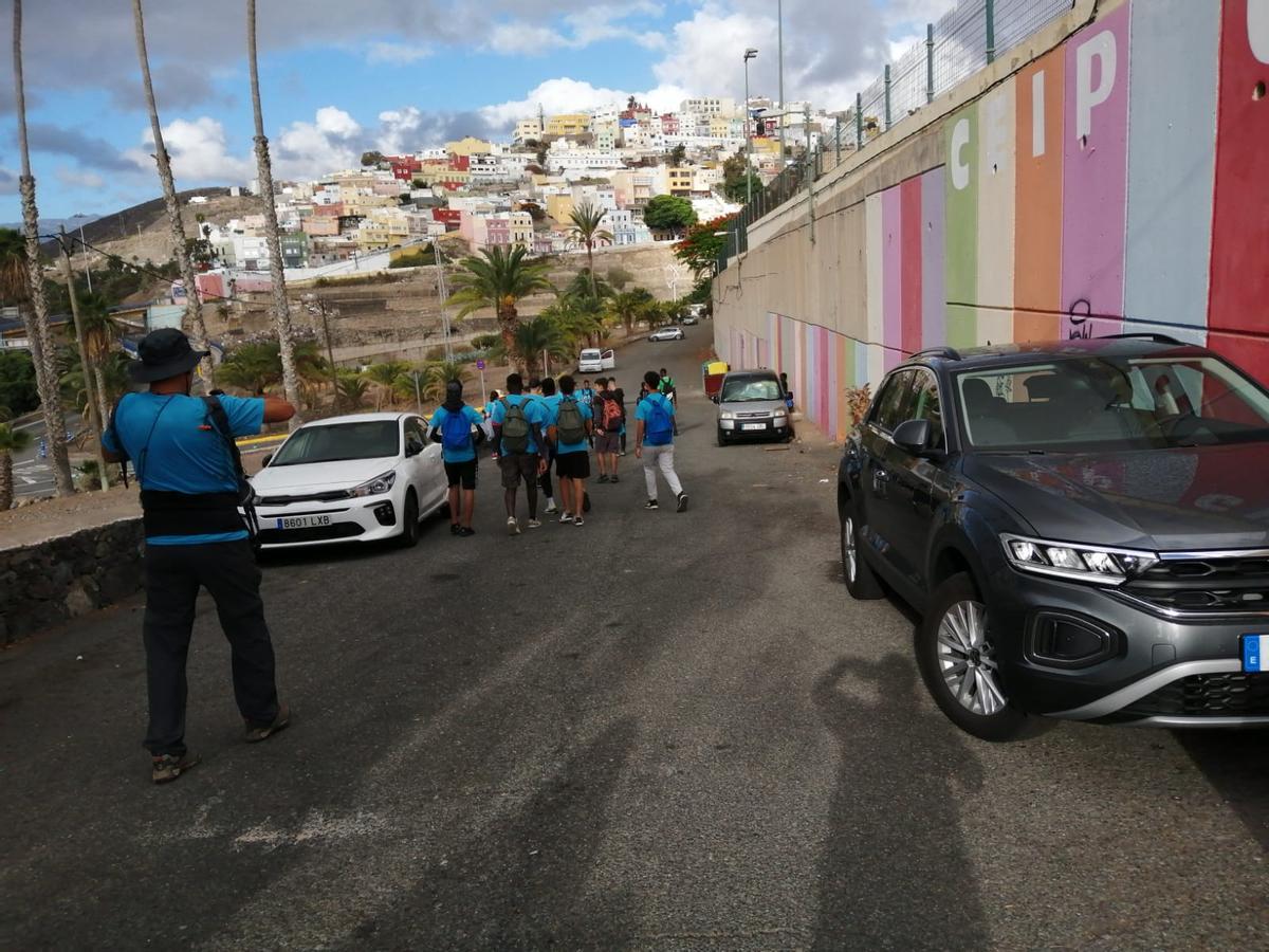 El grupo antes de entrar en el Guiniguada.