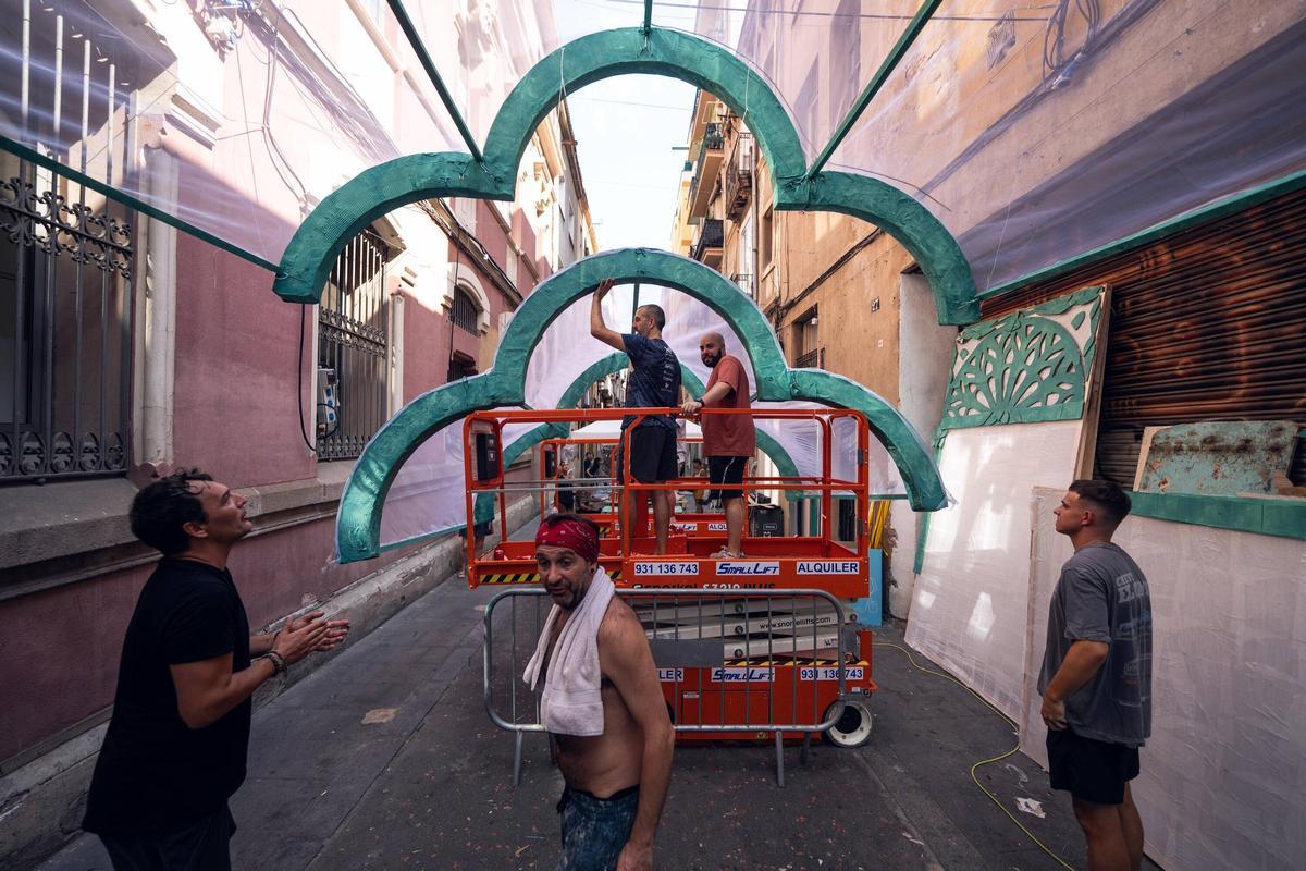 Gràcia prepara las calles para sus fiestas
