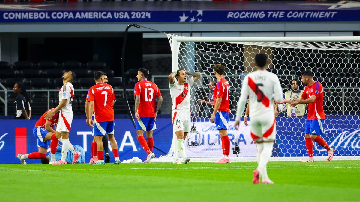 Perú y Chile empataron a 0 en el segundo partido de la primera jornada en el grupo A.