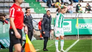 Iván Ania se alza en el podio del Córdoba CF con dos históricos: Olsen y Ferrer