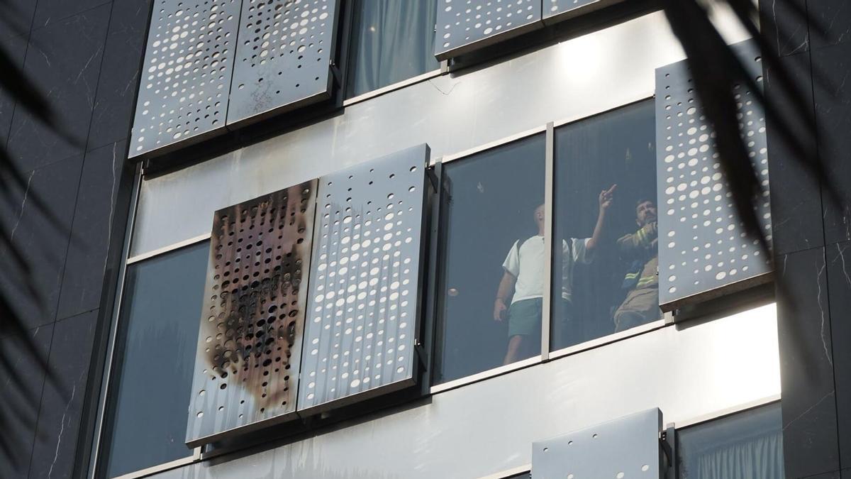 Incendio en la fachada del hotel Hilton de A Coruña