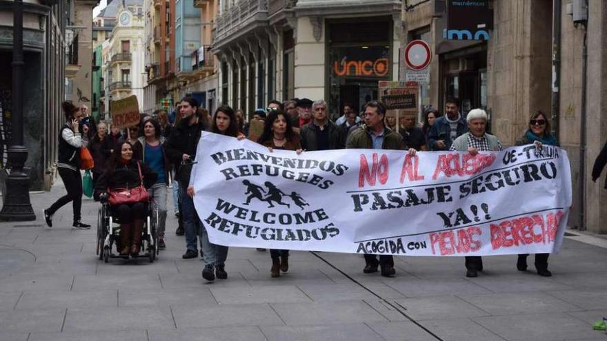 Medio centenar de zamoranos pide dignidad para los refugiados