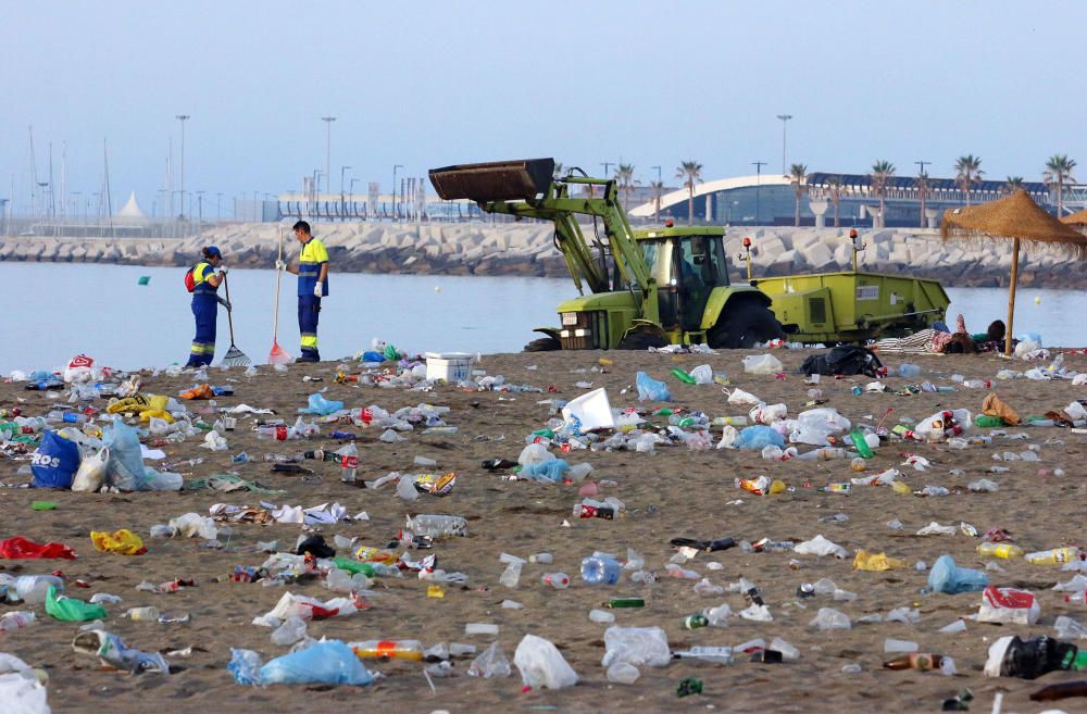 Así han quedado las playas después de la Noche de San Juan