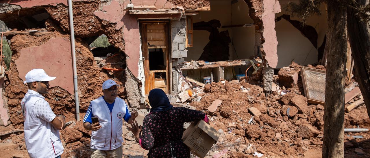 Rescatistas españoles continúan en Marruecos con poca esperanza de hallar supervivientes