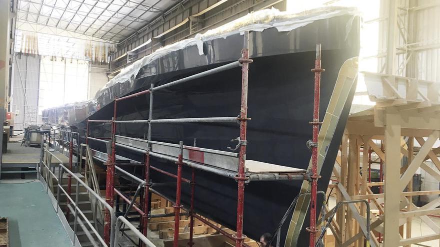 Uno de los dos cascos del primer catamarán para Aqualiner. // FdV