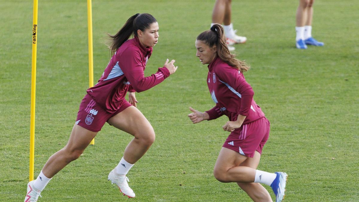 María Méndez e Inma Gabarro, en un entrenamiento en Las Rozas durante la última concentración de la selección.