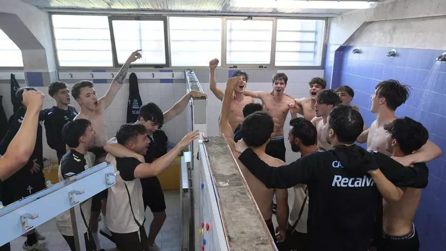 Los jugadores del Celta Juvenil A celebran la histórica goleada frente al Soares (13-0)