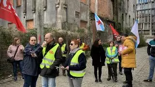 Los pensionistas reclaman en Santiago poder concertar citas presenciales en la administraciones gallegas