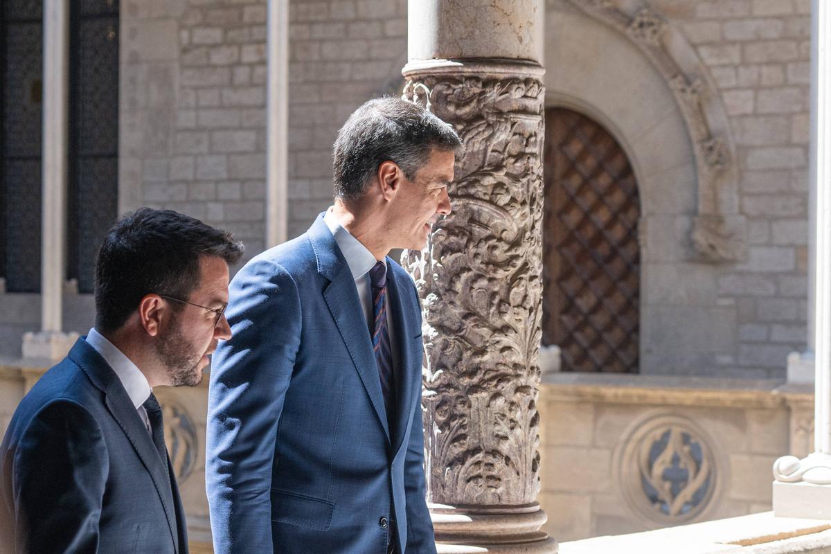 Pedro Sánchez y Pere Aragonès, reunidos en el Palau de la Generalitat, este miércoles.