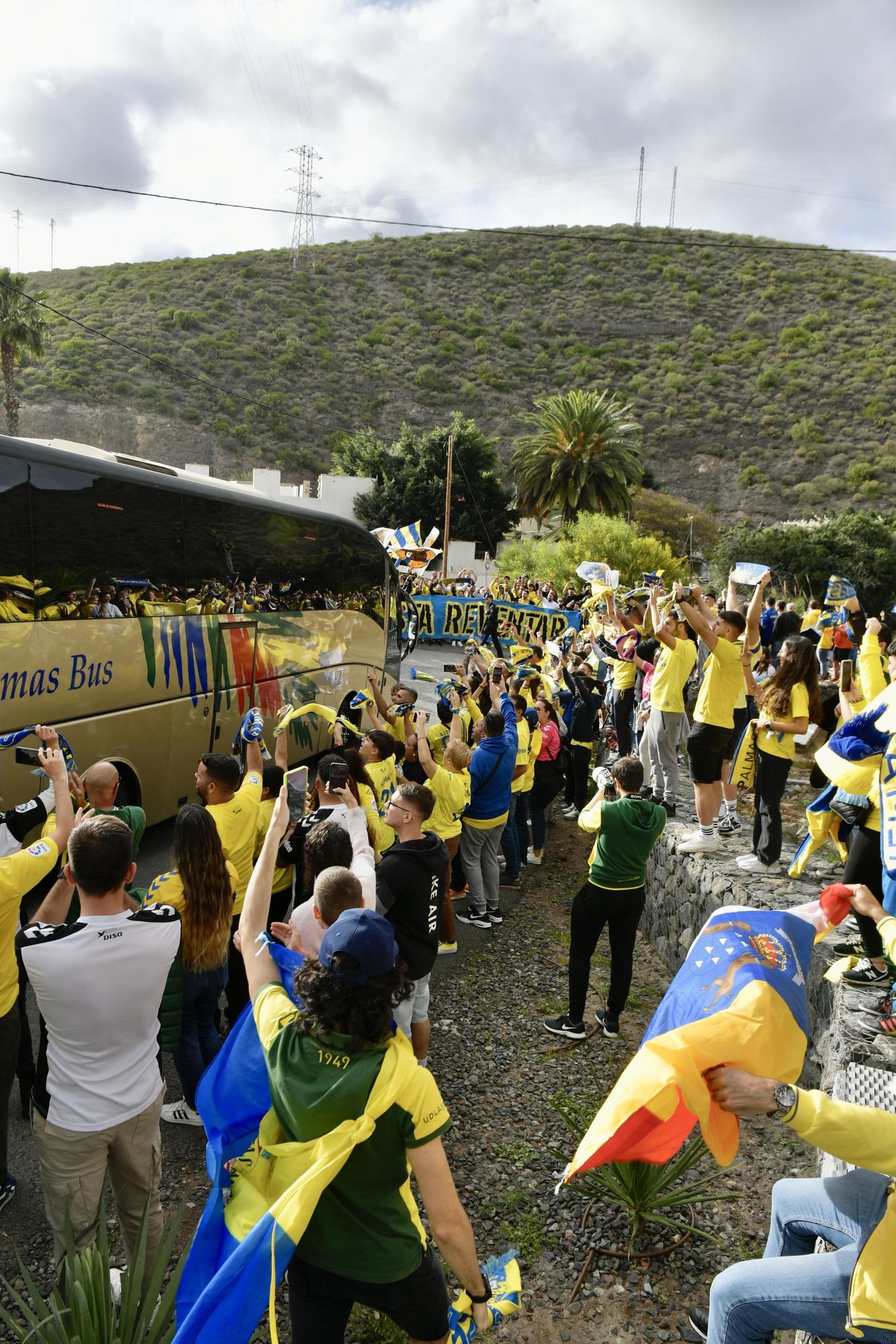 Aficionados despiden a la UD en Barranco Seco antes de ir a Tenerife