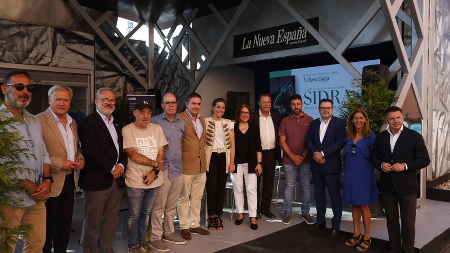 EN IMÁGENES: Así fue la presentación de la colección de libros sobre la sidra de la LA NUEVA ESPAÑA en la Feria de Muestras