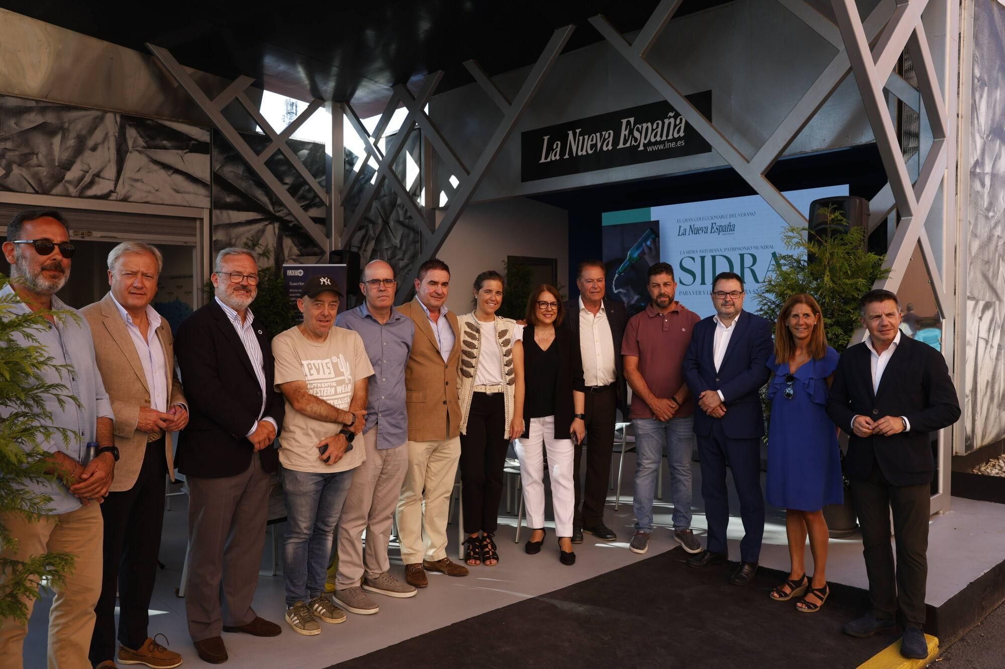Así fue la presentación de la colección de libros sobre la sidra de la LA NUEVA ESPAÑA en la Feria de Muestras