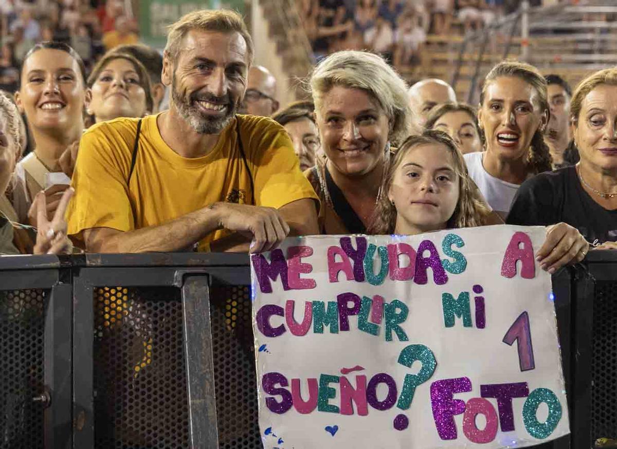 Manuel Carrasco desata la locura en la plaza de toros de Alicante