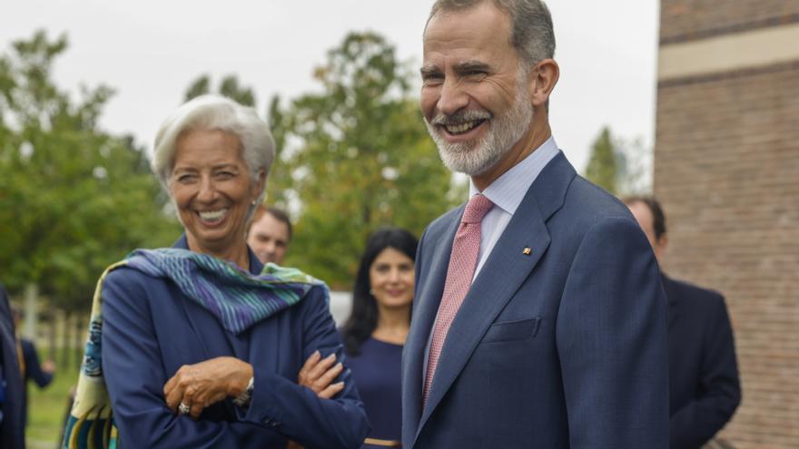 Felipe VI visita la sede del BCE