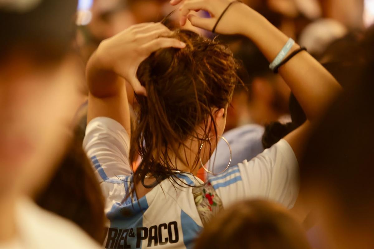 El centro de Alicante, lleno de hinchas argentinos para ver la semifinal del Mundial frente a Inglaterra