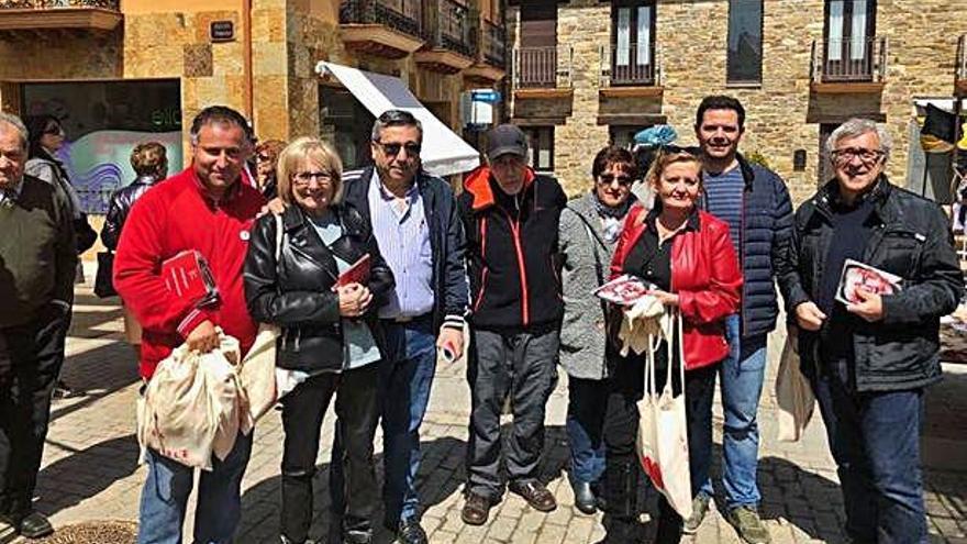 Candidatos socialistas al Congreso y a las Cortes, ayer en Tábara.